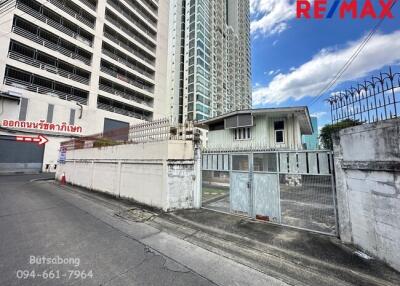 Street view of property with high-rise buildings in the background