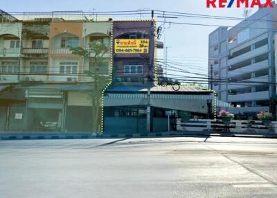 Street view of multiple buildings including a RE/MAX office