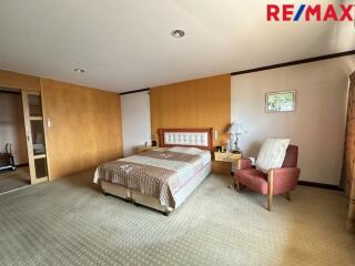 Spacious and cozy bedroom with a double bed and a seating area