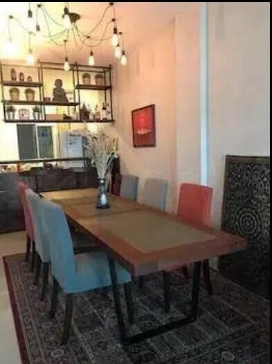 Dining room with a table and chairs