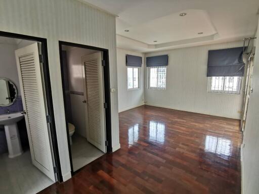 Spacious partly furnished bedroom with attached bathroom
