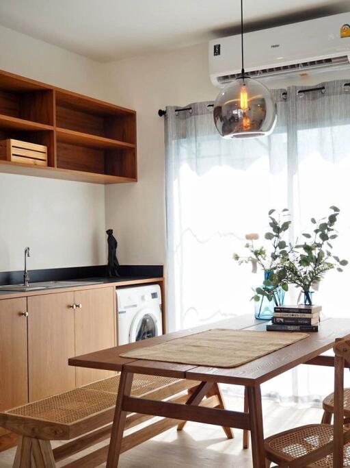 Cozy kitchen with dining area