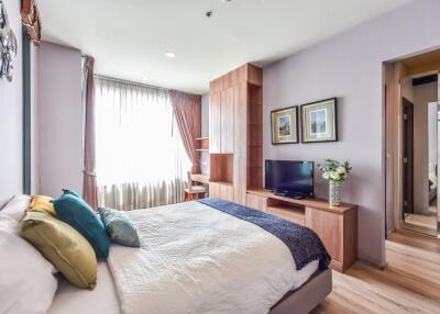 2-bedroom duplex condo for sale close to BTS Ratchathewi