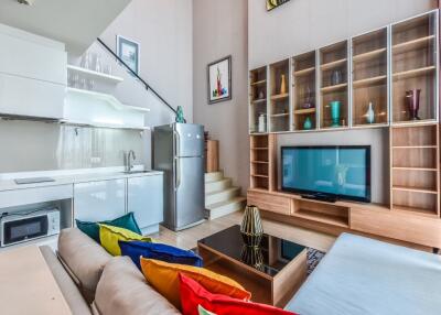 2-bedroom duplex condo for sale close to BTS Ratchathewi