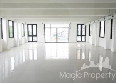 4 Floors Building For Rent in Town in Town, Wang Thonglang, Bangkok