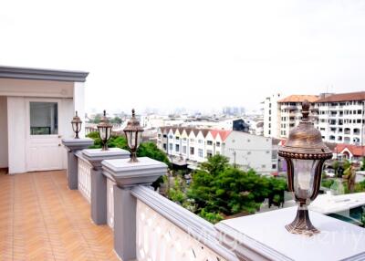 4 Floors Building For Rent in Town in Town, Wang Thonglang, Bangkok