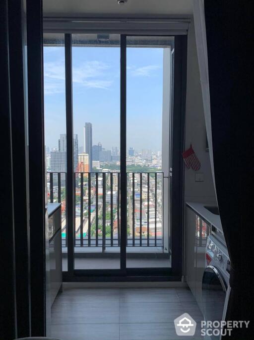 1-BR Condo at Whizdom Essence Sukhumvit near BTS Punnawithi