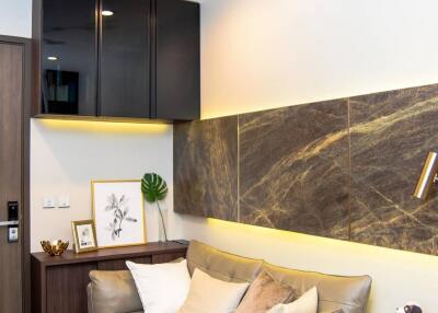 1-BR Condo at Whizdom Essence Sukhumvit near BTS Punnawithi