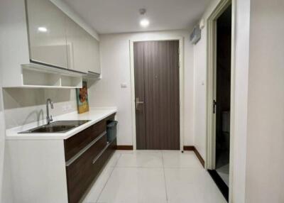 1-BR Condo at Supalai Premier Charoen Nakhon near BTS Krung Thon Buri