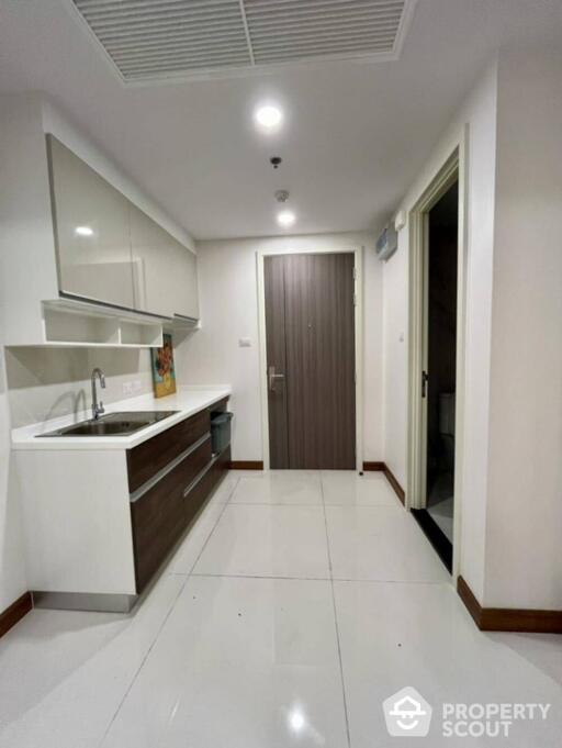 1-BR Condo at Supalai Premier Charoen Nakhon near BTS Krung Thon Buri