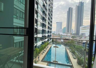 1-BR Condo at Supalai Premier Charoen Nakhon near BTS Krung Thon Buri