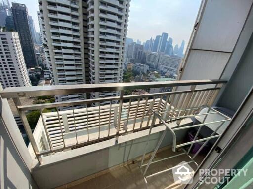 1-BR Condo at Circle Condominium near MRT Phetchaburi