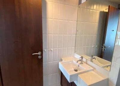 1-BR Condo at Circle Condominium near MRT Phetchaburi