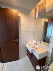 1-BR Condo at Circle Condominium near MRT Phetchaburi