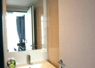 1-BR Condo at Focus Ploenchit near BTS Phloen Chit