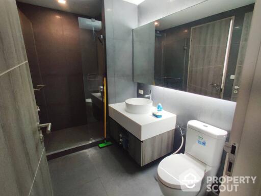 1-BR Condo at Trapezo Sukhumvit 16 near MRT Queen Sirikit National Convention Centre