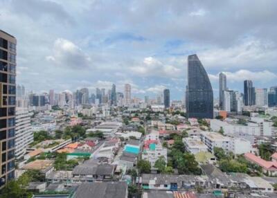 1-BR Condo at Oka Haus Sukhumvit 36 near BTS Thong Lor