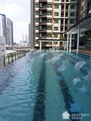 1-BR Condo at Life Asoke near ARL Makkasan