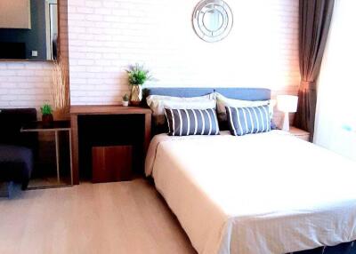 1-BR Condo at Life Asoke near ARL Makkasan