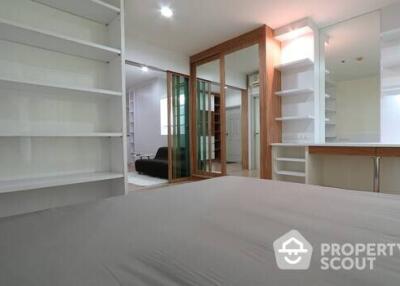 1-BR Condo at Life @ Sathorn 10 near BTS Saint Louis