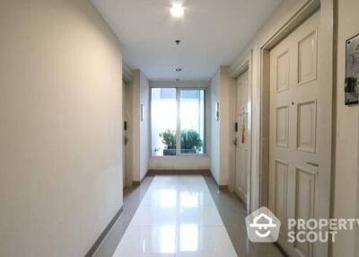 1-BR Condo at Life @ Sathorn 10 near BTS Saint Louis