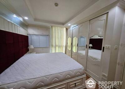 1-BR Condo at The Kris Ratchada 17 near MRT Sutthisan