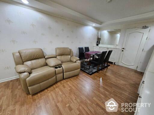 1-BR Condo at The Kris Ratchada 17 near MRT Sutthisan