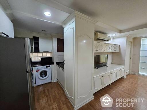 1-BR Condo at The Kris Ratchada 17 near MRT Sutthisan