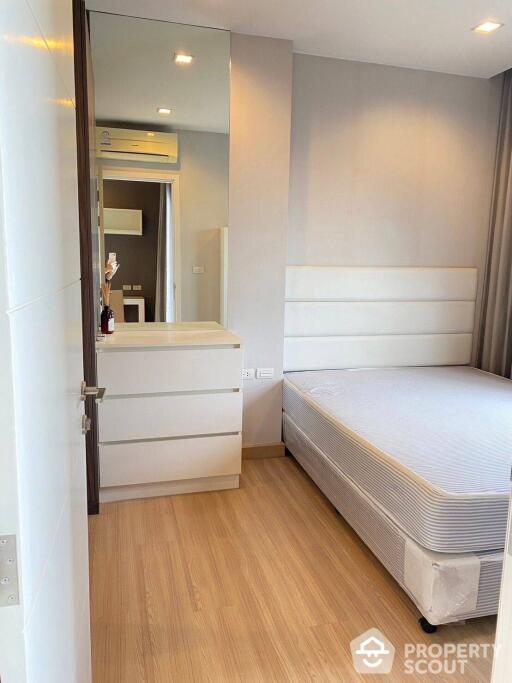 1-BR Condo at Urbano Absolute near BTS Krung Thon Buri