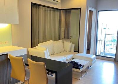 1-BR Condo at Urbano Absolute near BTS Krung Thon Buri