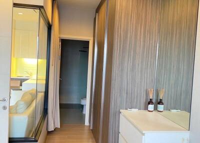 1-BR Condo at Urbano Absolute near BTS Krung Thon Buri