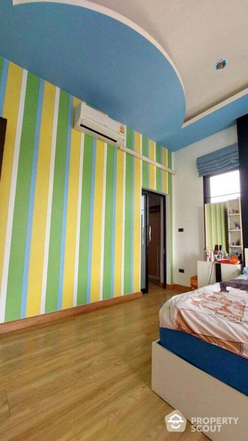 3-BR House near MRT Sam Yot