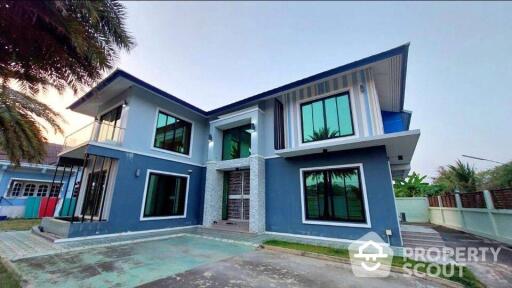 3-BR House near MRT Sam Yot