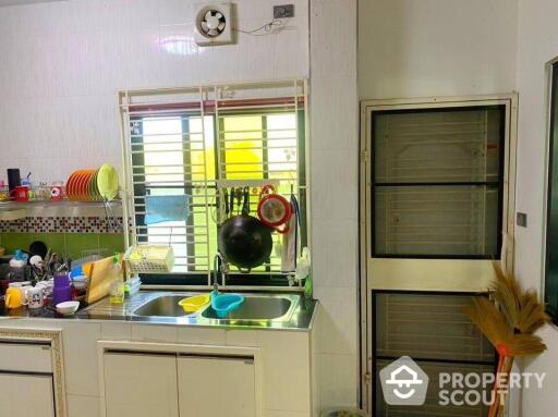 3-BR House near MRT Sam Yot