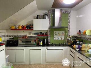 3-BR House near MRT Sam Yot