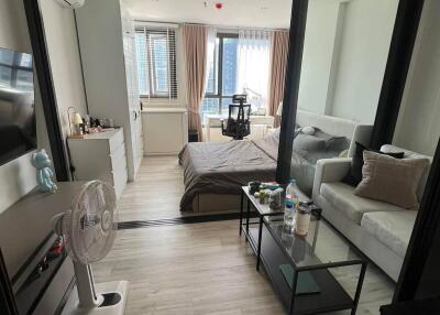 1-BR Condo at Xt Huaikhwang near MRT Huai Khwang