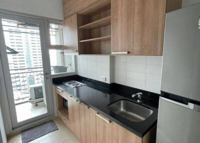 1-BR Condo at Hive Sathorn near BTS Krung Thon Buri