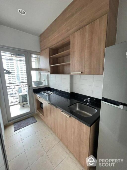 1-BR Condo at Hive Sathorn near BTS Krung Thon Buri