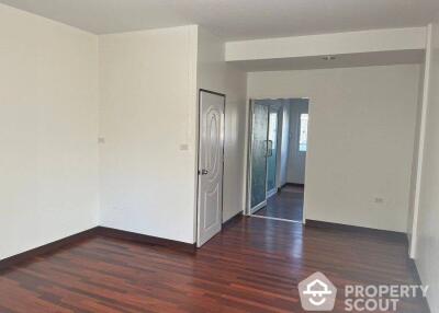 3-BR Townhouse near BTS Udom Suk