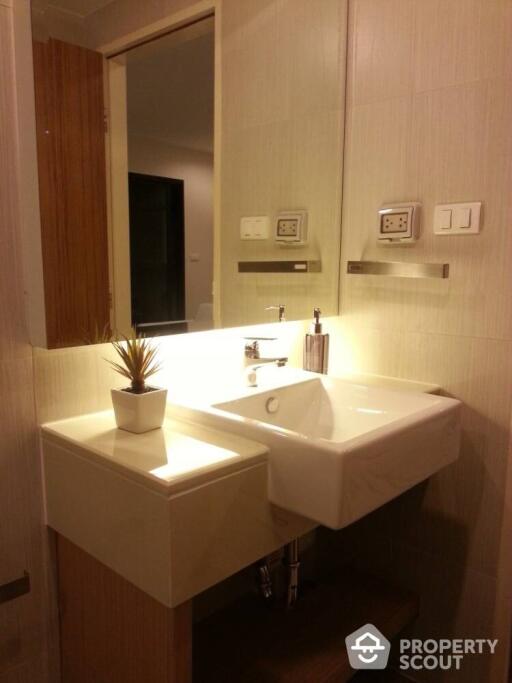 1-BR Condo at Zenith Place Sukhumvit 42 Condominium near BTS Ekkamai