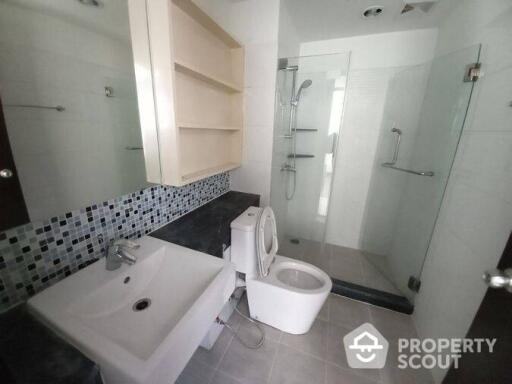 2-BR Condo at Diamond Ratchada Cool House (tower B) Condominium near MRT Huai Khwang