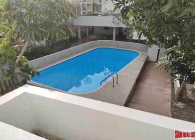 Single House with Private Swimming Pools and Five Bedrooms for Rent in Phrom Phong