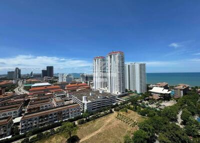 Spacious studio for sale in View Talay 5, central Jomtien.