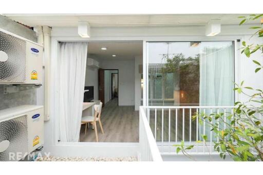 Stylish 2-Bedroom Fully Furnished Townhouse in Prime Location