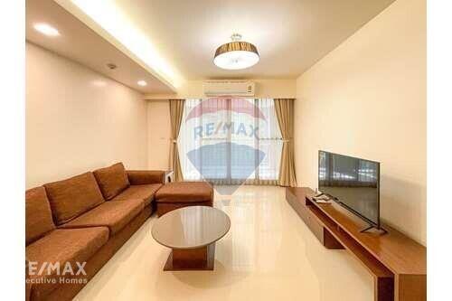 Pet Friendly 2 Bed Condo for Rent near BTS Phrompong on Sukhumvit Road