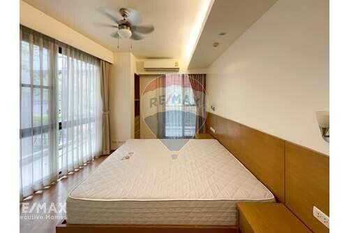 Pet Friendly 2 Bed Condo for Rent near BTS Phrompong on Sukhumvit Road