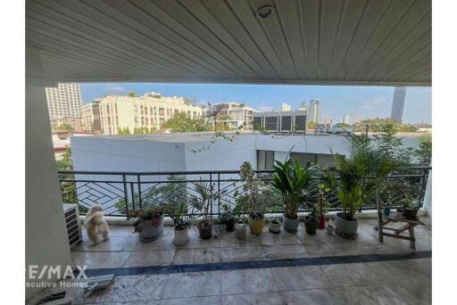 Pet-Friendly 2-Bed Condo for Sale near BTS Phrom Phong (17 Mins Walk)