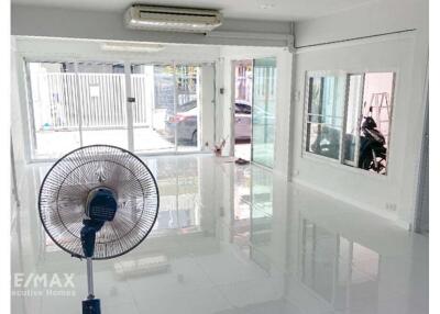 Spacious Two-Story Townhouse with BTS Eakkami Sukhumvit Road Access