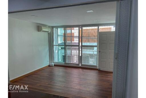 Spacious Two-Story Townhouse with BTS Eakkami Sukhumvit Road Access