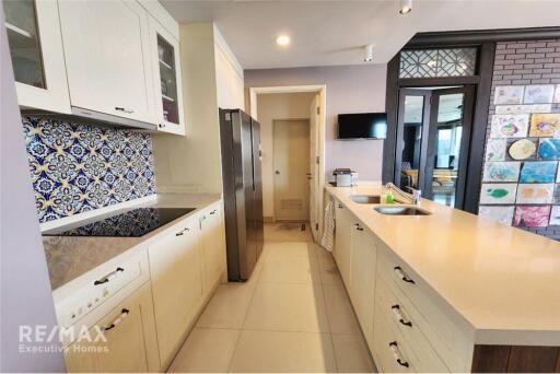 Luxurious Fully Furnished 2BR Condo for Sale with Pet-Friendly Amenities, 16 Mins Walk to MRT Queen Sirikit